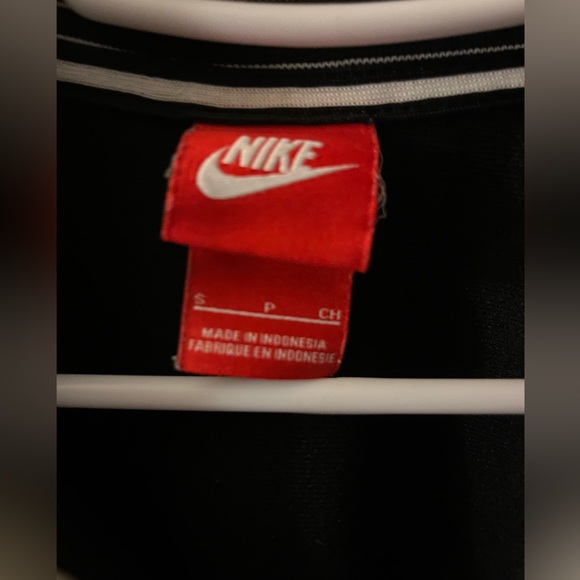 Ladies Nike Jacket - Picture 5 of 5